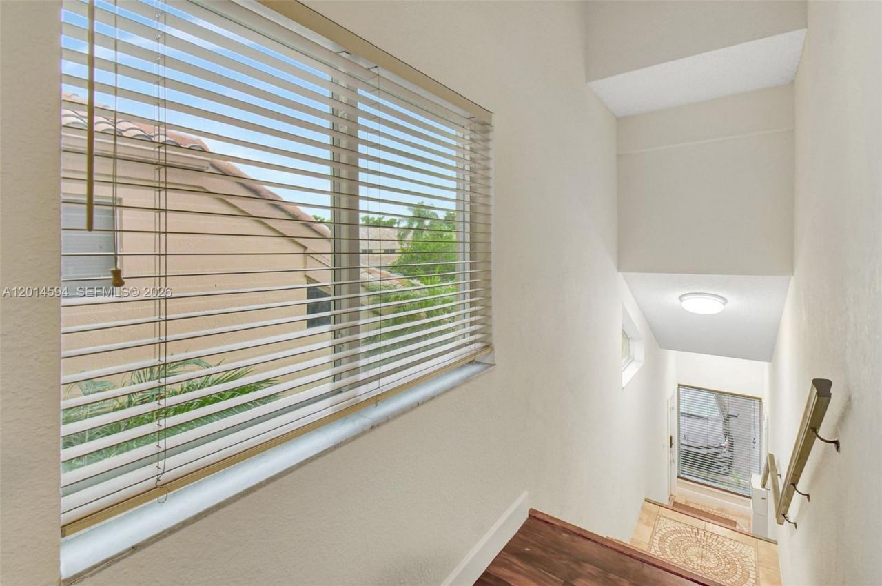 16339 Malibu Dr , Unit 22, Weston, FL 33326 Photo