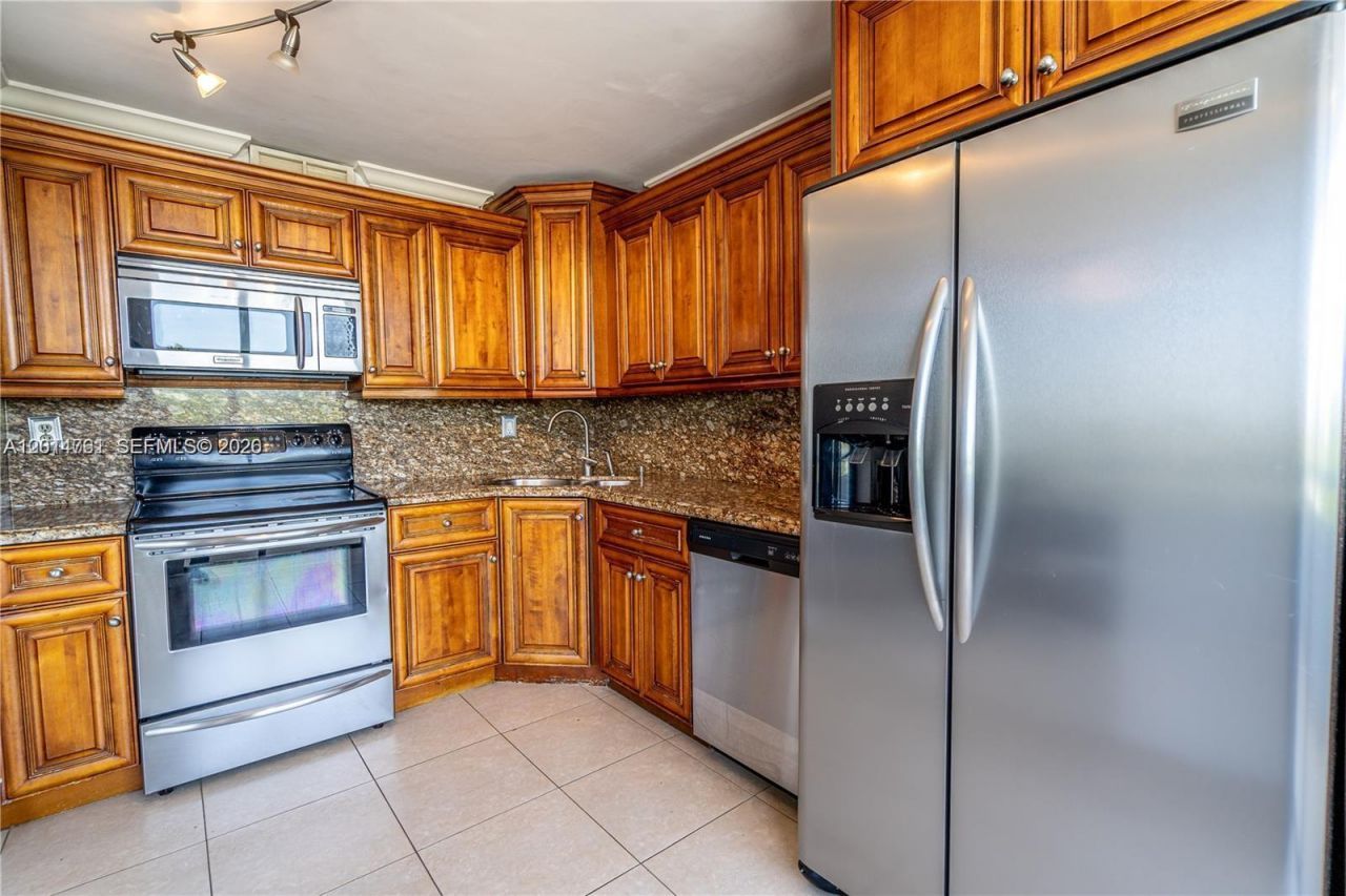 7300 Wayne Ave , Unit 401, Miami Beach, FL 33141 Photo