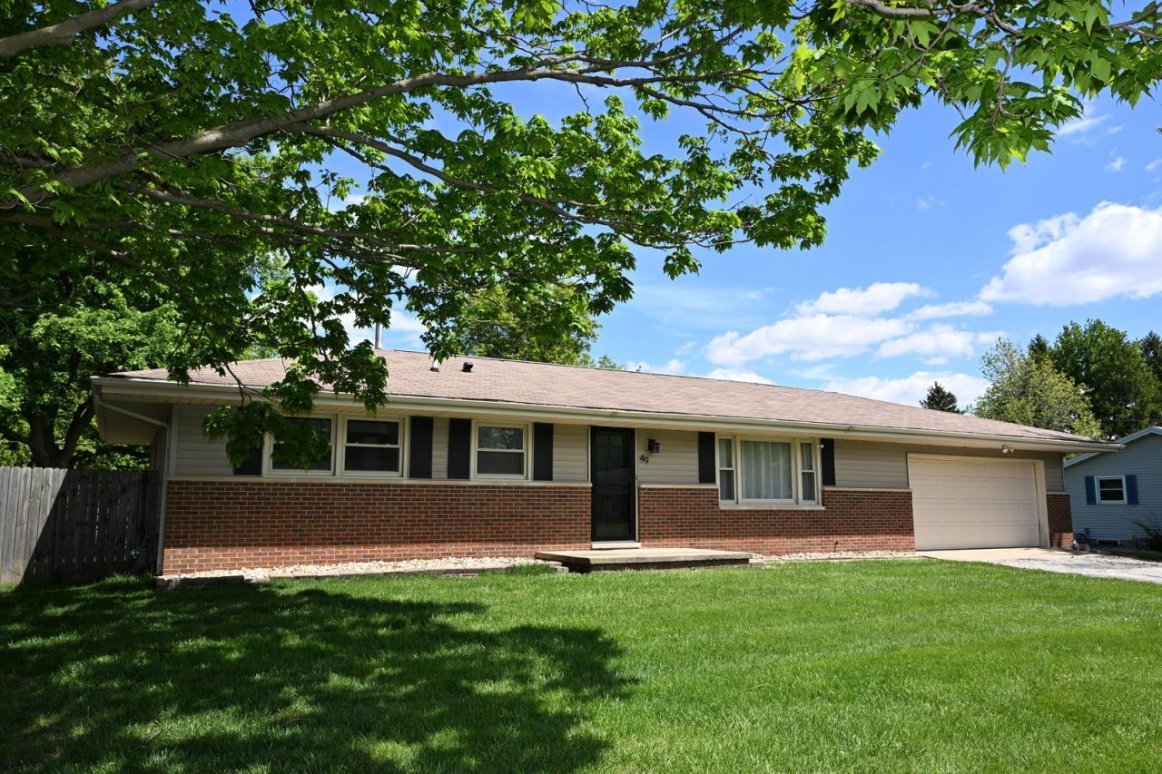49 E 6th Street, El Paso, IL 61738 Main Photo