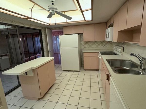 14111 CYPRESS CIRCLE , TAMPA, FL 33618