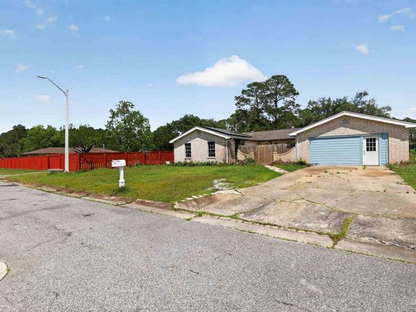 420 Chanterelle Dr, Pensacola, FL 32506