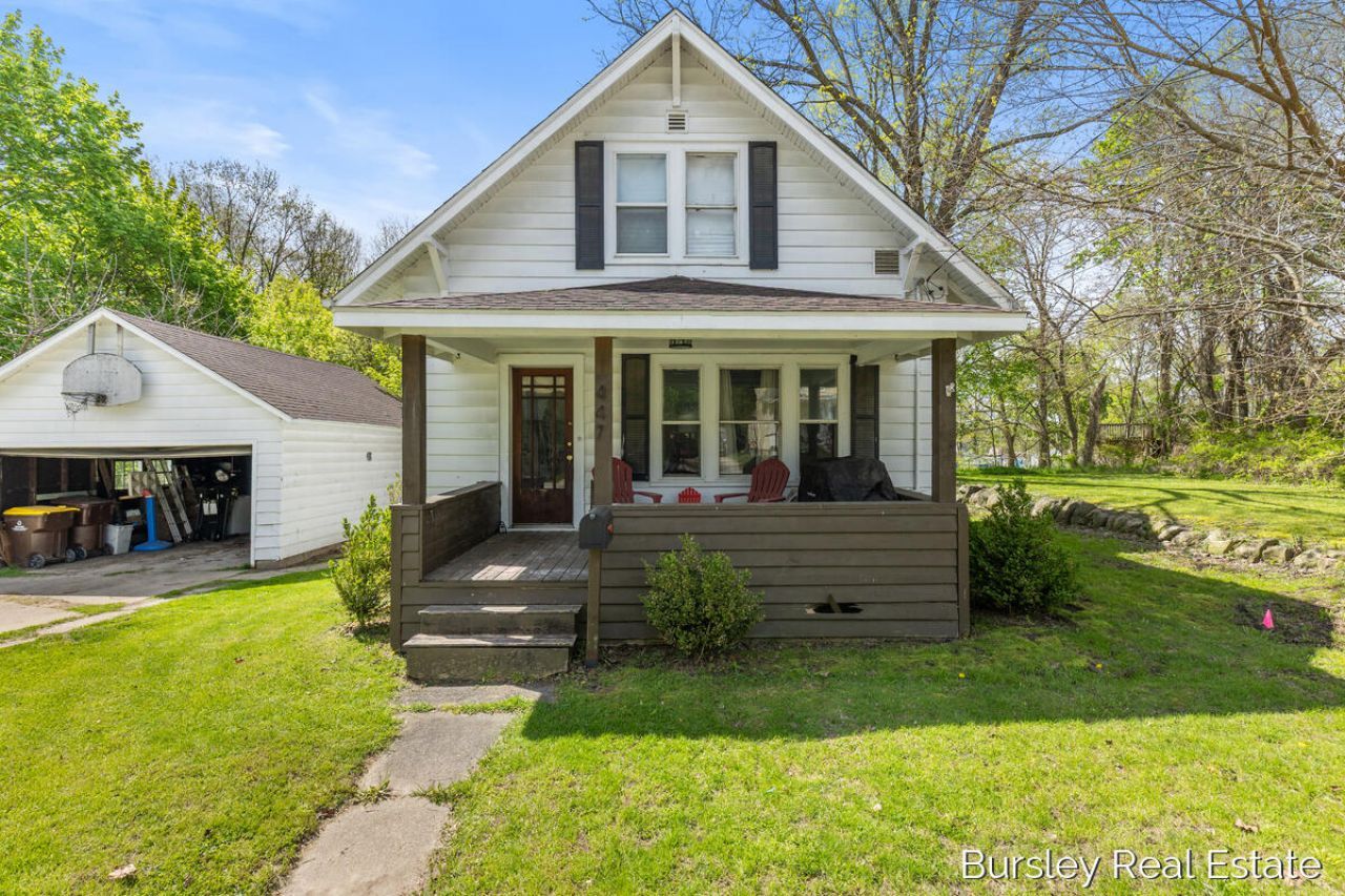 447 E Lincoln Avenue, Ionia, MI 48846 Main Photo