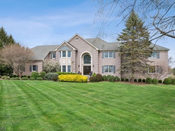 26 Farmersville Rd, Tewksbury, NJ 07830