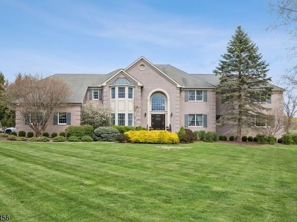 26 Farmersville Rd, Tewksbury, NJ 07830