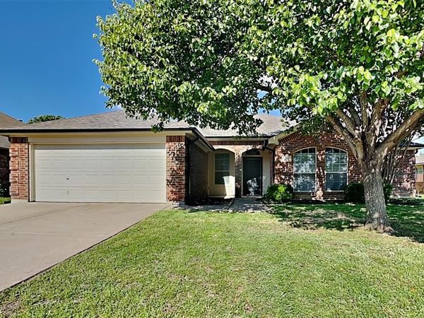 904 Sycamore Street, Burleson, TX 76028