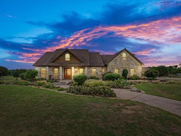 200 Ranchcrest Road , Lorena, TX 76655