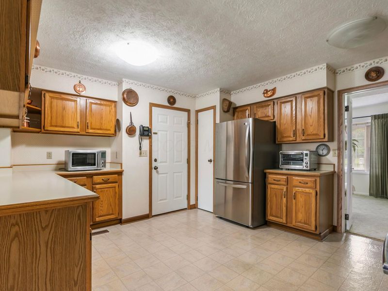 329 Chesterville Drive, Canal Winchester, OH 43110 Photo 10
