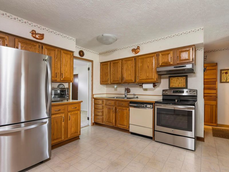 329 Chesterville Drive, Canal Winchester, OH 43110 Photo 9