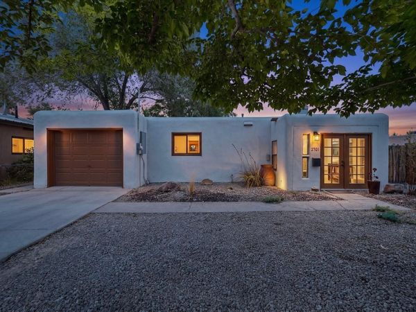 2701 Mountain Road NW, Albuquerque, NM 87104