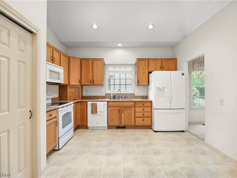 33888 Maple Ridge Boulevard , Avon, OH 44011 Photo 10