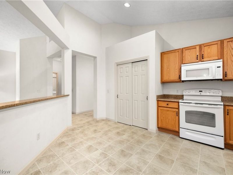 33888 Maple Ridge Boulevard , Avon, OH 44011 Photo 14