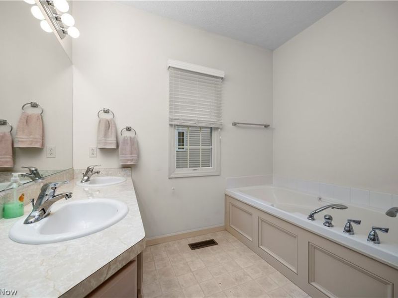 33888 Maple Ridge Boulevard , Avon, OH 44011 Photo 33