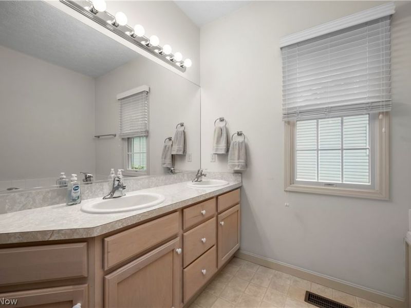 33888 Maple Ridge Boulevard , Avon, OH 44011 Photo 34