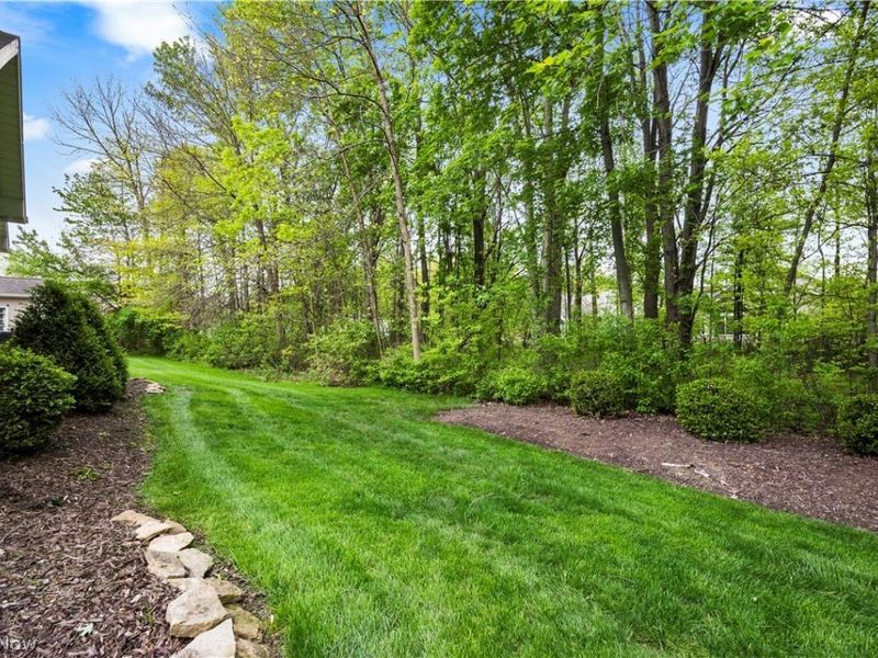 33888 Maple Ridge Boulevard , Avon, OH 44011 Photo 8