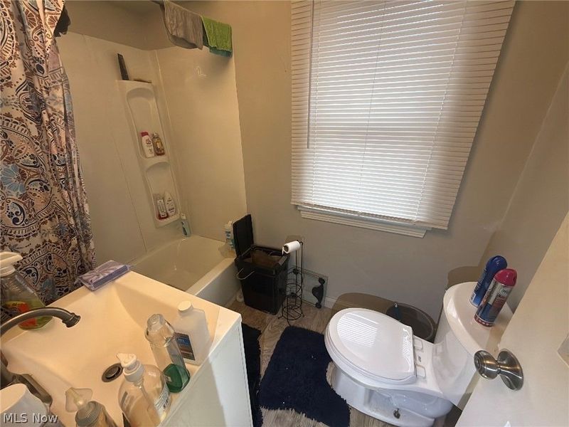 17316 Throckley Avenue, Cleveland, OH 44128 Photo 8