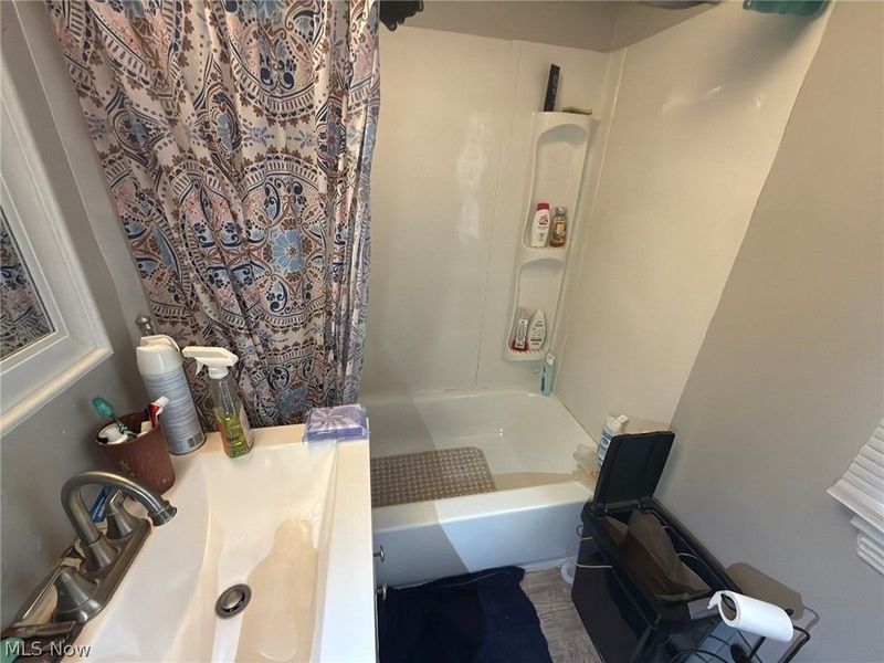 17316 Throckley Avenue, Cleveland, OH 44128 Photo 9