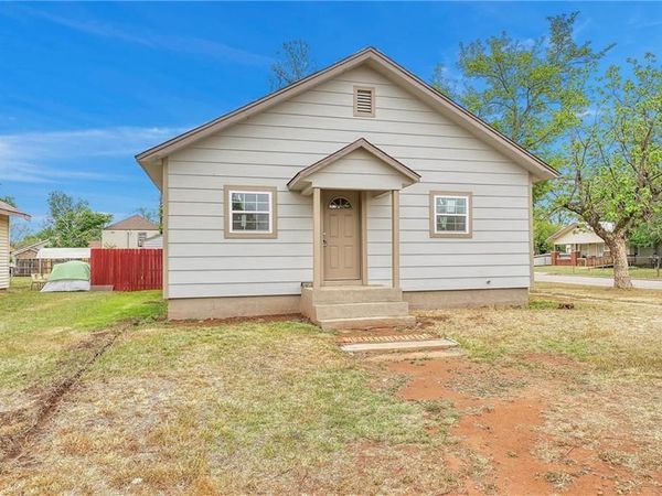 301 N 9th Street, Clinton, OK 73601