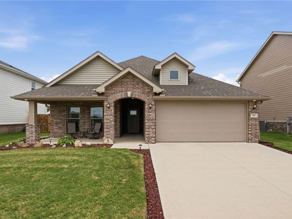 911 Pink Lady Place, Bentonville, AR 72712