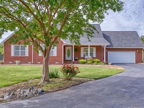 1099 Heathwood West Dr, Cookeville, TN 38506