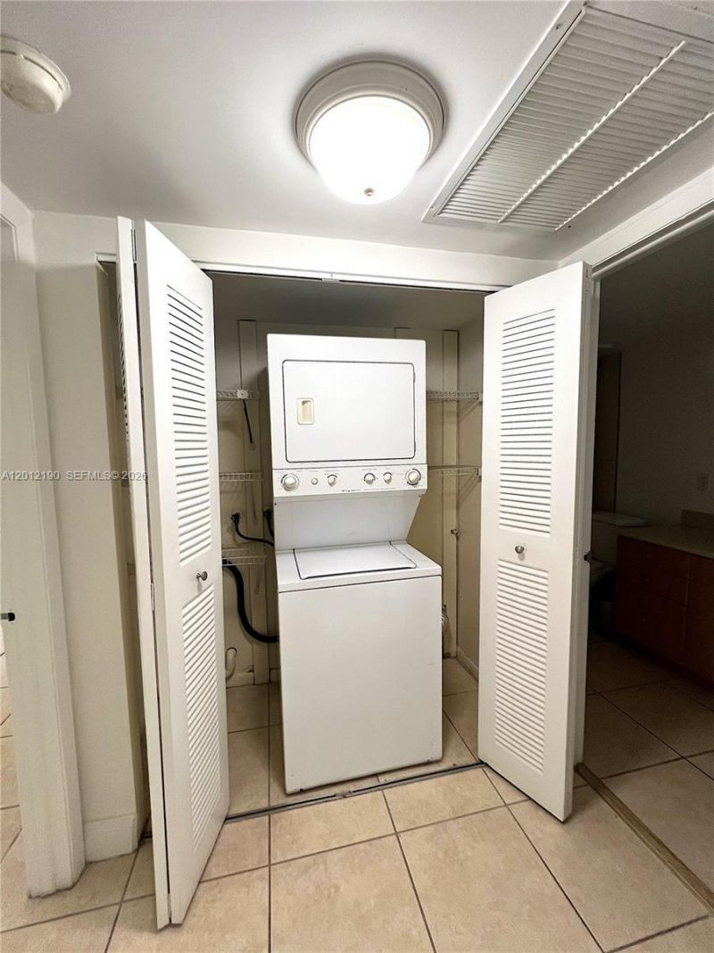 8373 Lake Dr , Unit 202, Doral, FL 33166 Photo