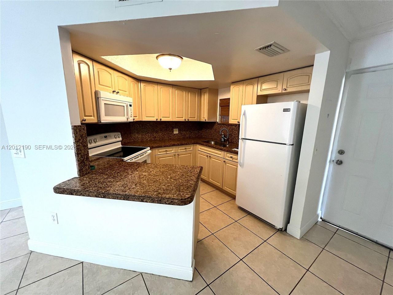 8373 Lake Dr , Unit 202, Doral, FL 33166 Photo