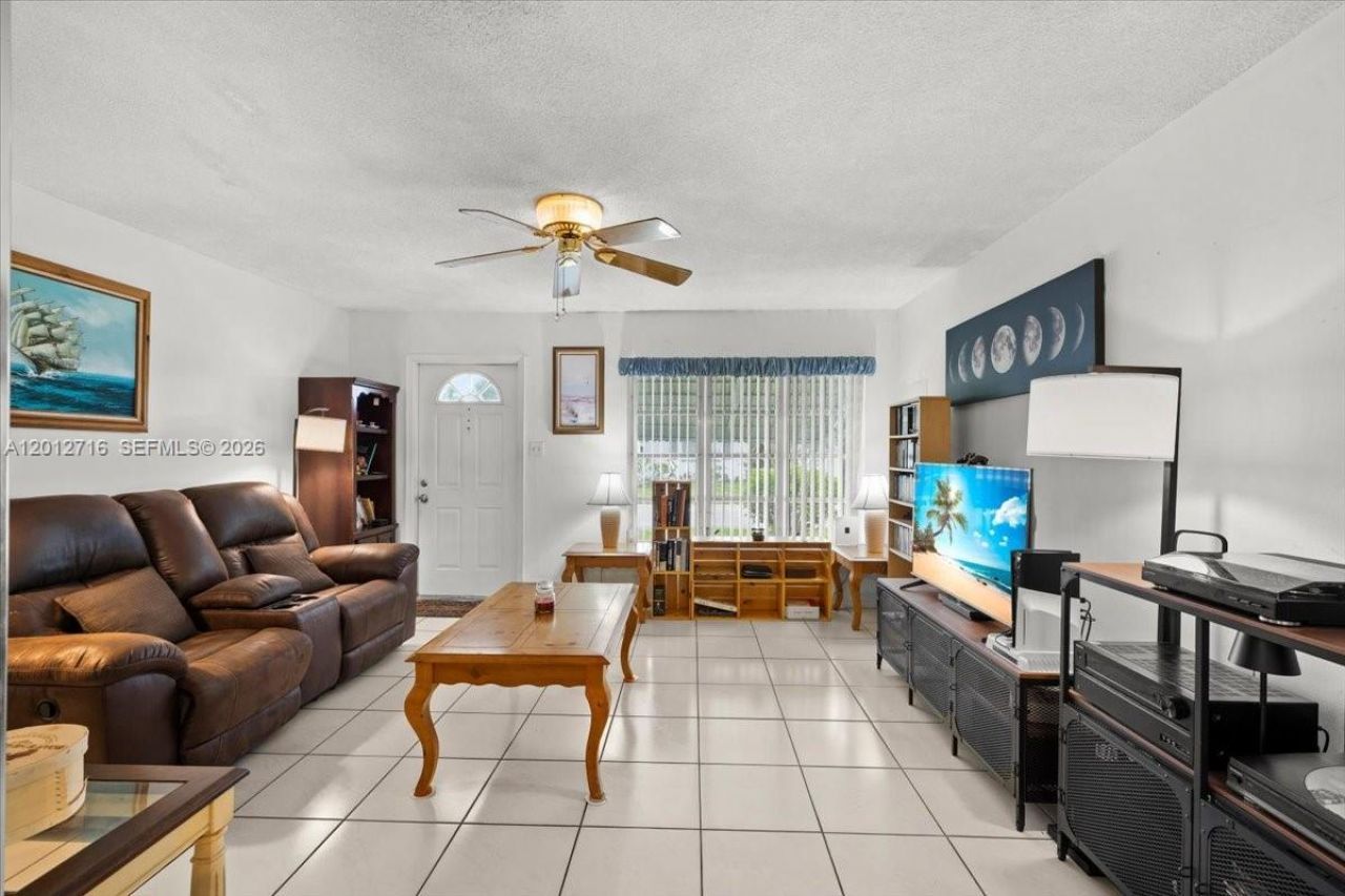 5721 NW 87th Ave, Tamarac, FL 33321 Photo