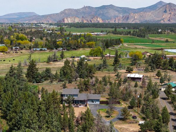999 NE King Way, Redmond, OR 97756