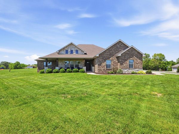 1712 S Songbird Circle , Nixa, MO 65714