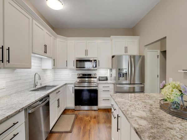 881 Kimberly Lane, Chanhassen, MN 55317