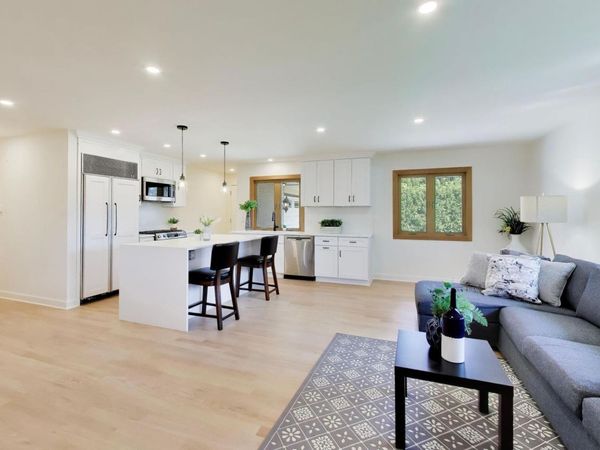 656 Jon Lane , Des Plaines, IL 60016