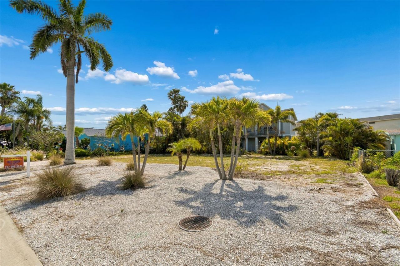 211 176th Terrace Drive E, Redington Shores, FL 33708 Photo