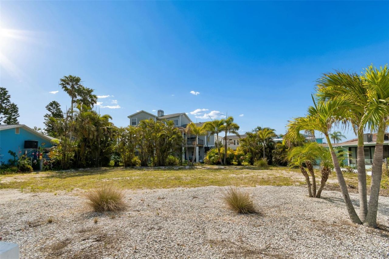 211 176th Terrace Drive E, Redington Shores, FL 33708 Photo