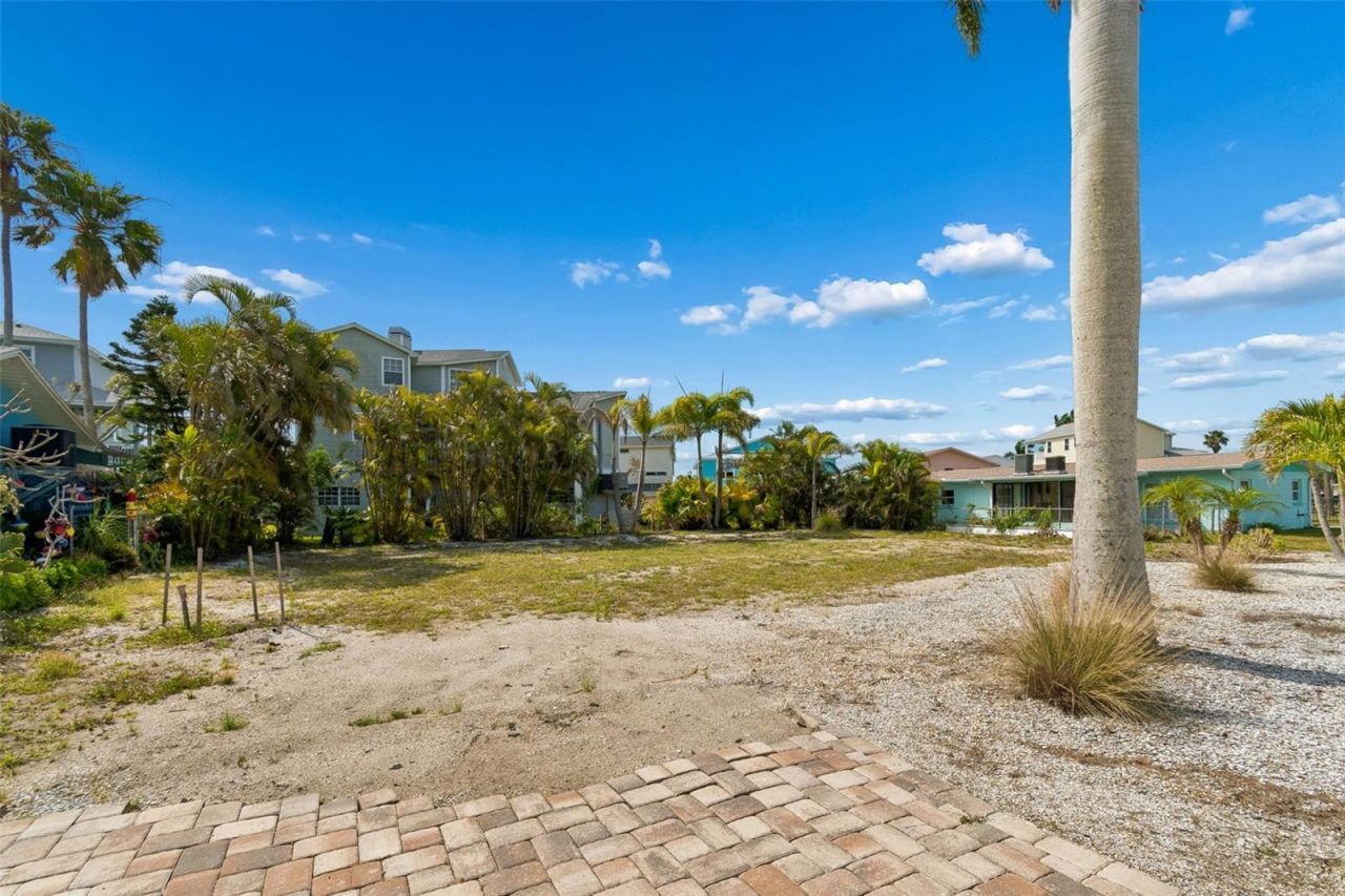 211 176th Terrace Drive E, Redington Shores, FL 33708 Photo