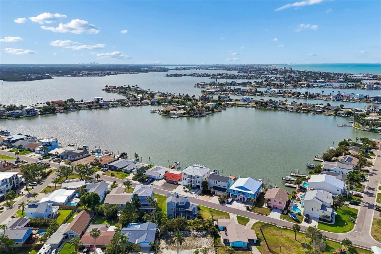 211 176th Terrace Drive E, Redington Shores, FL 33708 Photo