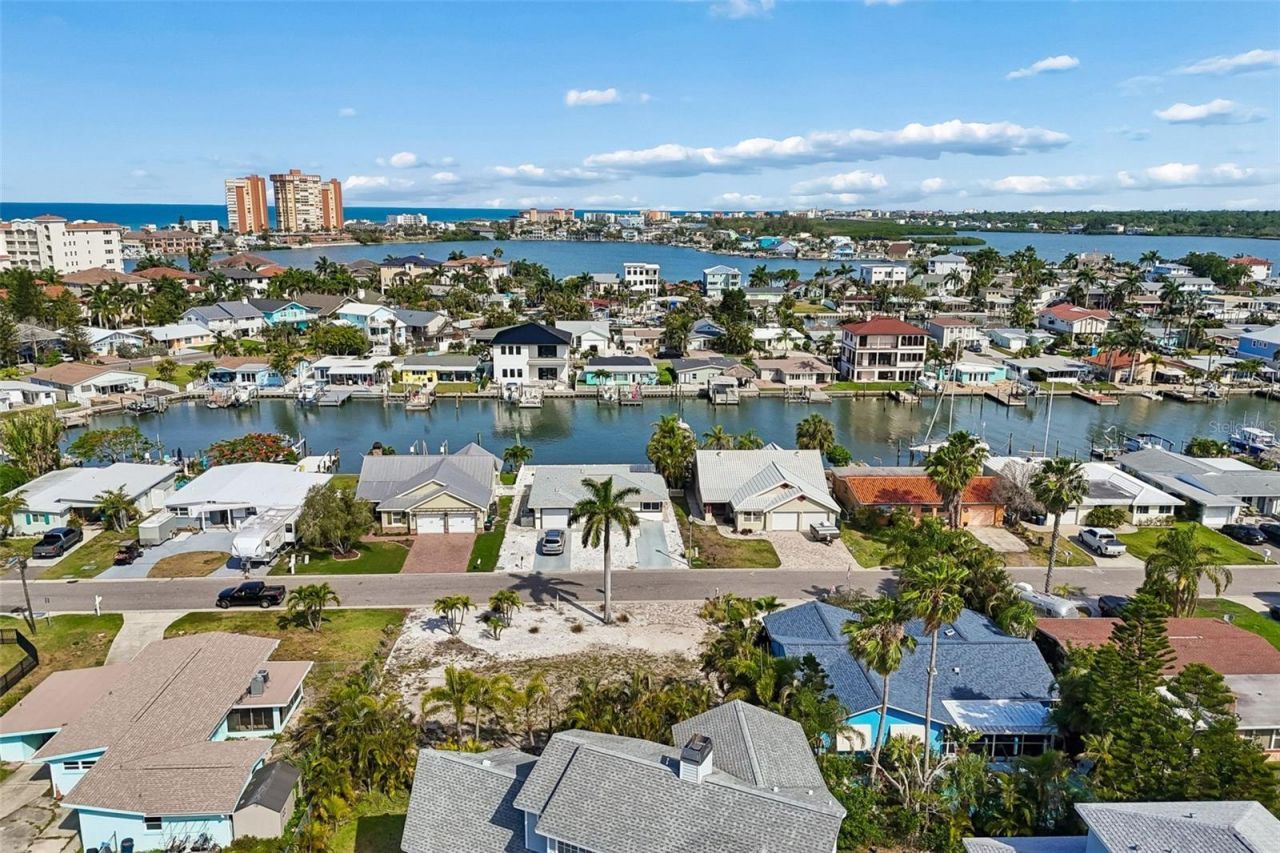 211 176th Terrace Drive E, Redington Shores, FL 33708 Photo