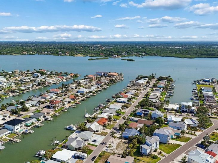 211 176th Terrace Drive E, Redington Shores, FL 33708