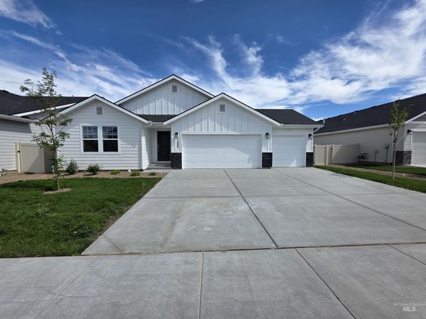 1588 SW Silverstone Ave, Mountain Home, ID 83647