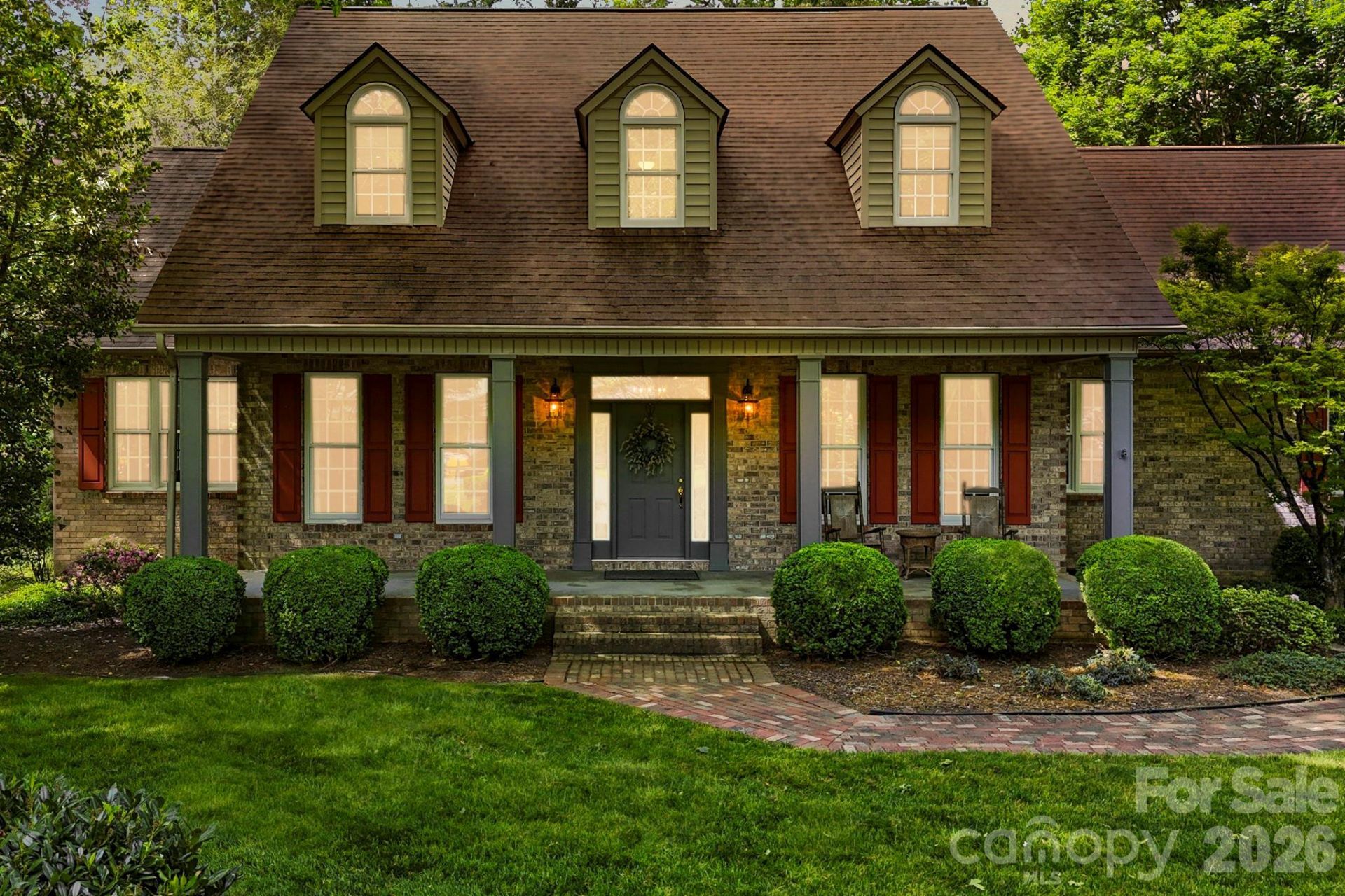 17 Crooked Oak Court, Hendersonville, NC 28791 Main Photo