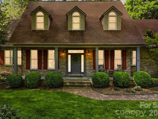 17 Crooked Oak Court, Hendersonville, NC 28791