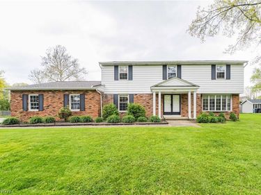 1622 Seven Oaks Drive, Lyndhurst, OH 44124