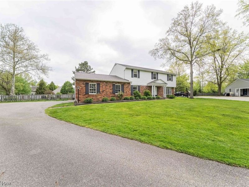1622 Seven Oaks Drive, Lyndhurst, OH 44124 Photo 2