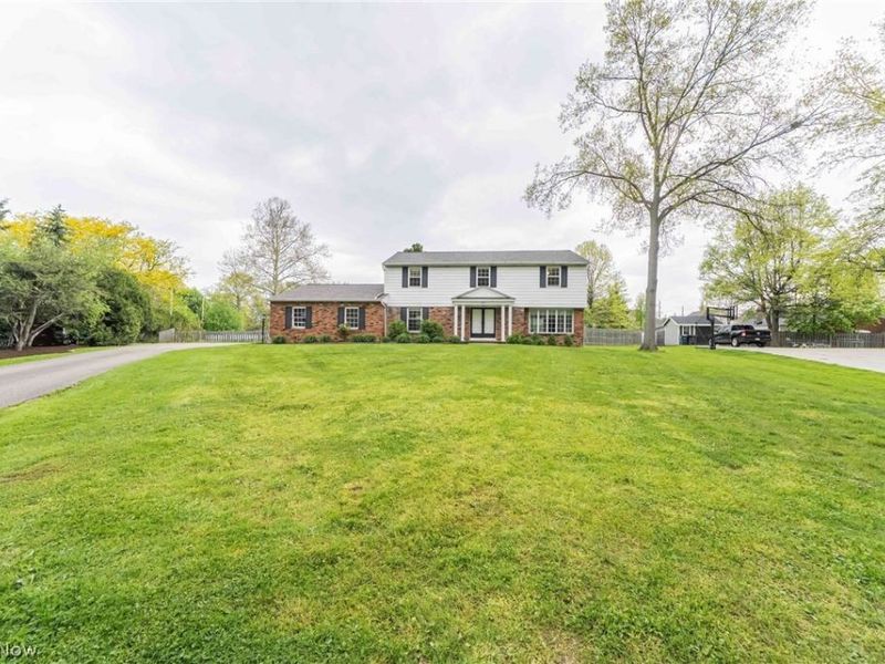 1622 Seven Oaks Drive, Lyndhurst, OH 44124 Photo 3