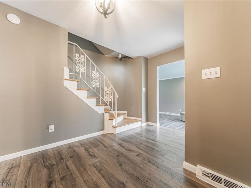 1622 Seven Oaks Drive, Lyndhurst, OH 44124 Photo 5