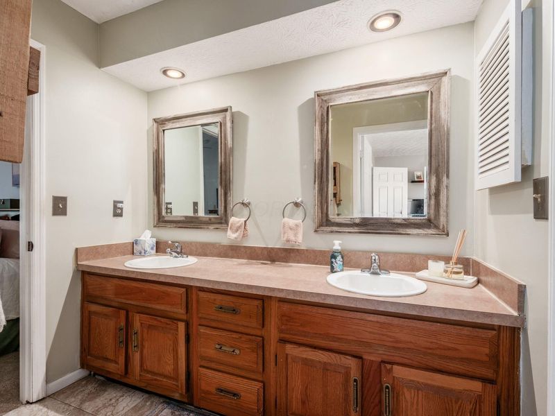 6301 Hyland Drive, Dublin, OH 43017 Photo 23
