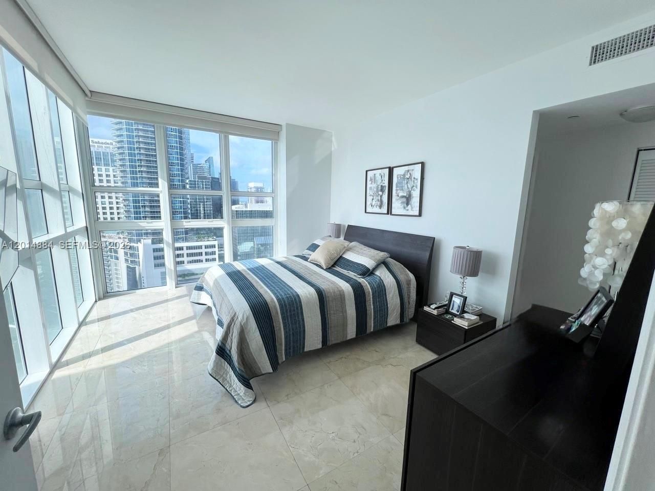 950 Brickell Bay Dr, Unit 2711, Miami, FL 33131 Photo