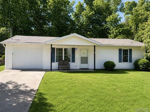 2411 Starling Drive, Jefferson City, MO 65109