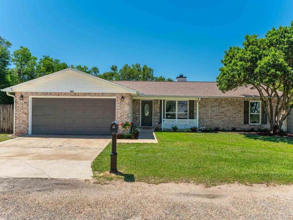 6844 Community Dr, Pensacola, FL 32526
