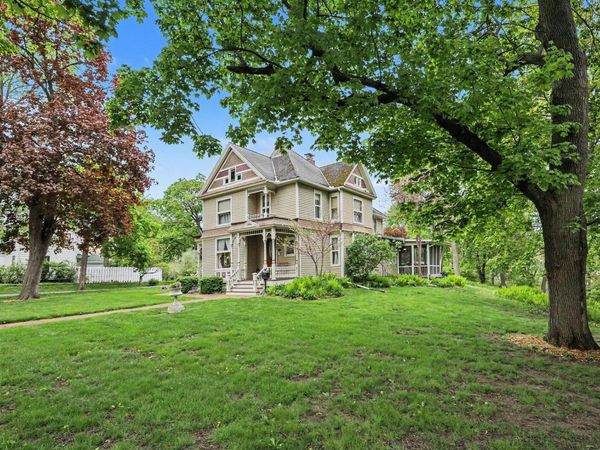 201 W Henry Street, Saline, MI 48176
