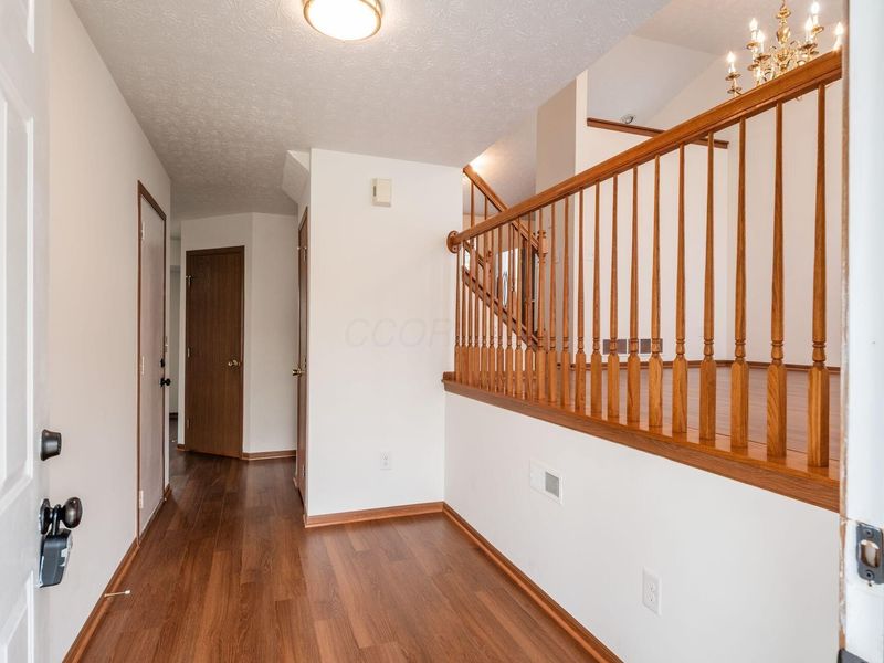 1492 Pine Wild Drive, Columbus, OH 43223 Photo 5