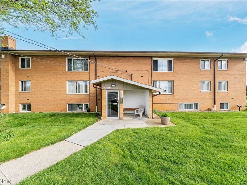 22011 River Oaks Drive, Unit A3, Rocky River, OH 44116 Photo 1
